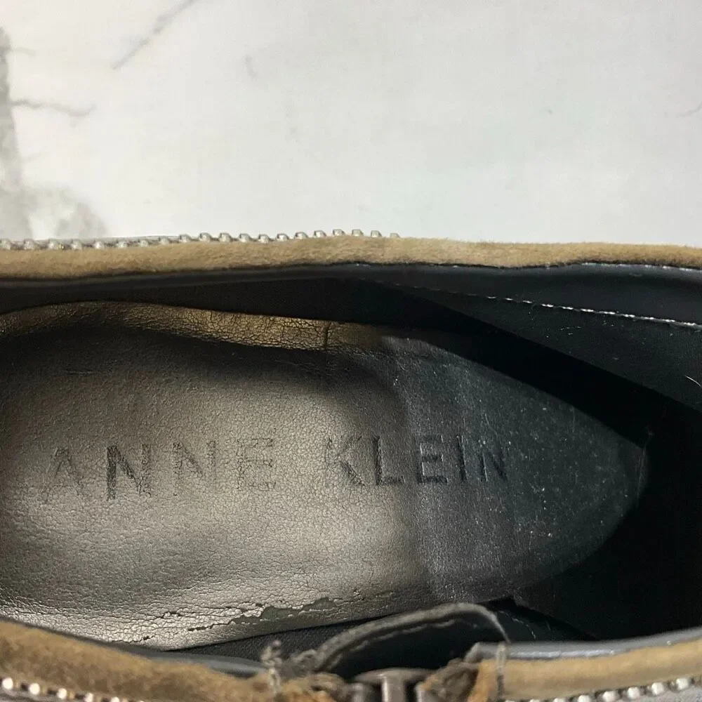 ANNE KLEIN Gray Leather Heels